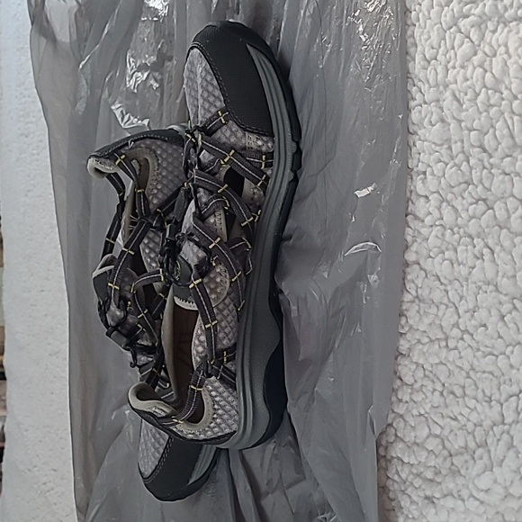 Women's Chaco Size 9 Water Shoes. Used. - Picture 4 of 6